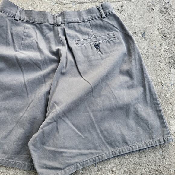 Geoffrey Beene Shorts Womens 10 Gray Faded Pleated Front Bermuda High Rise - Picture 6 of 9